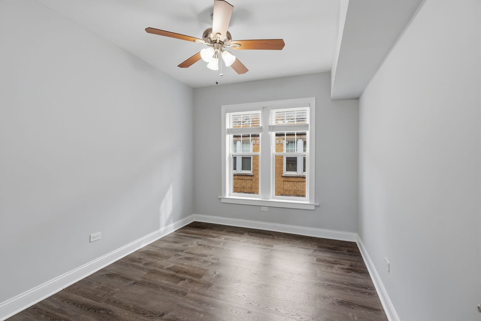 Chicago Apartment: 6100-6118 N Winthrop Ave