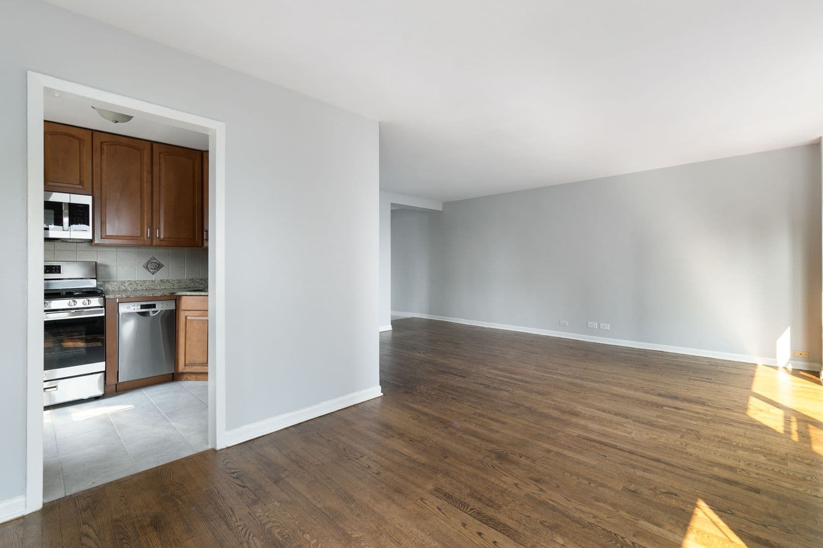 Chicago Apartment: 5858 N Sheridan Rd