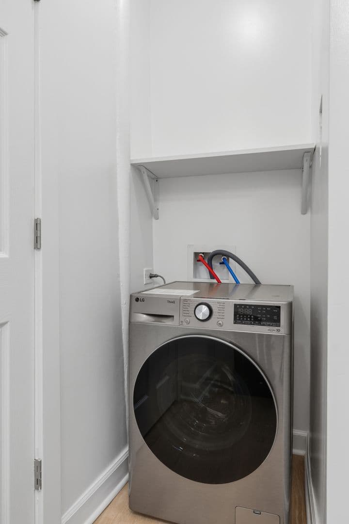 Chicago Apartment: 5710 N Winthrop