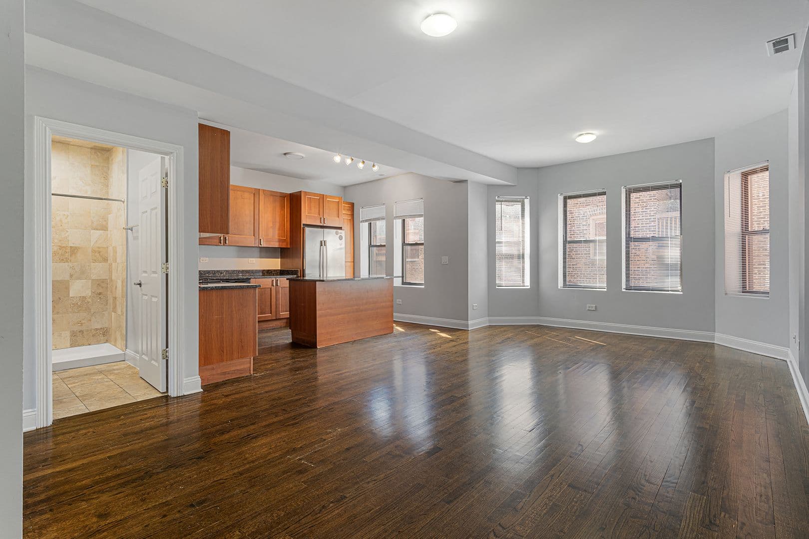 Chicago Apartment: 7526-7530 N Seeley Avenue
