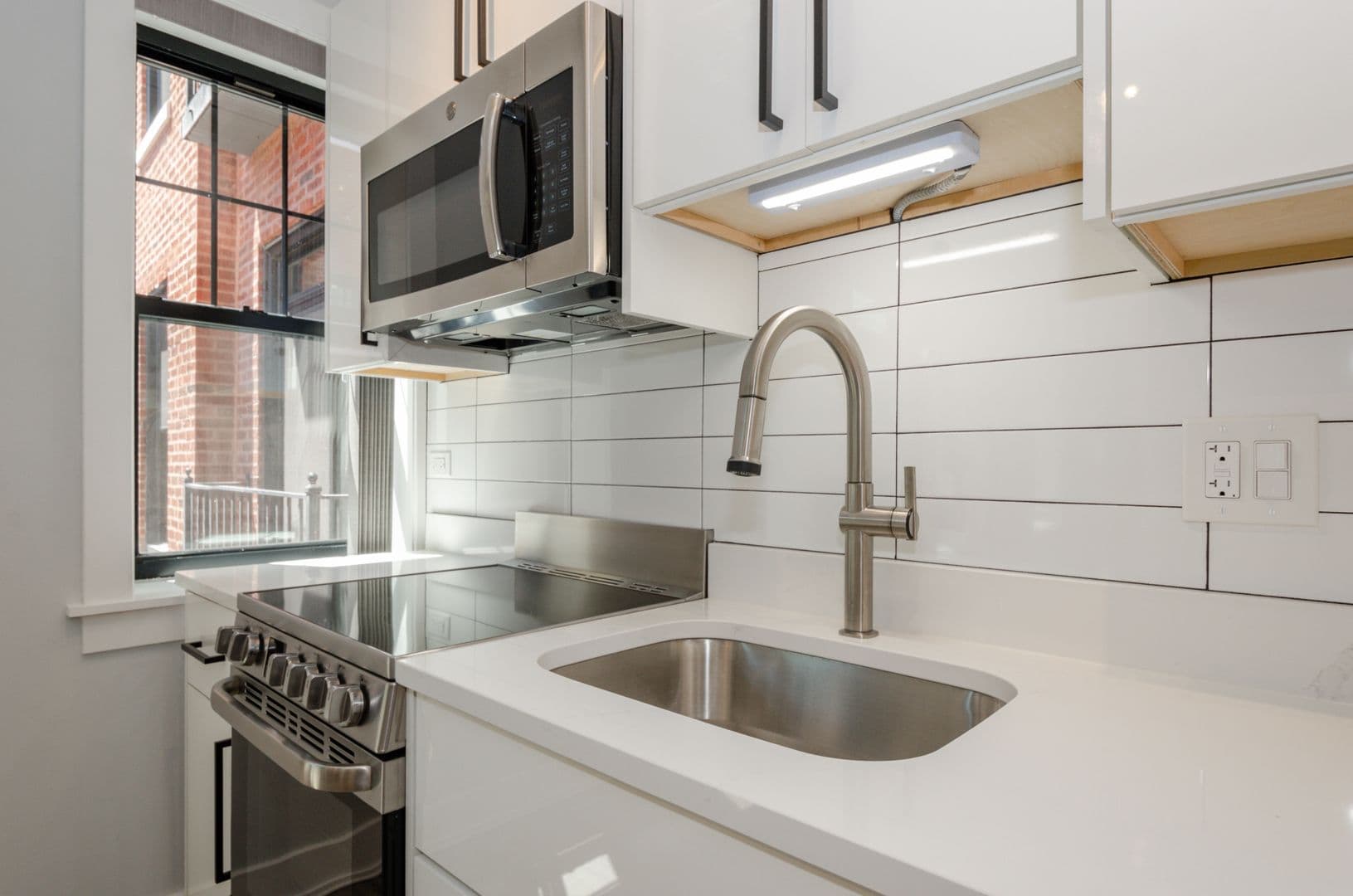 Chicago Apartment: 7645 N Sheridan Rd