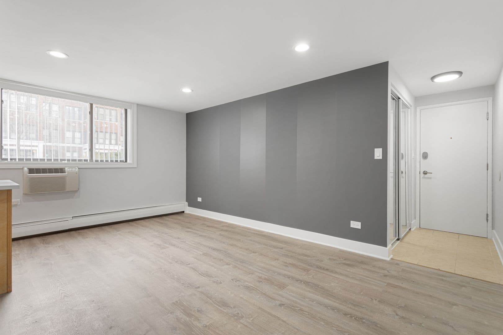 Chicago Apartment: 6758 N. Sheridan Rd.