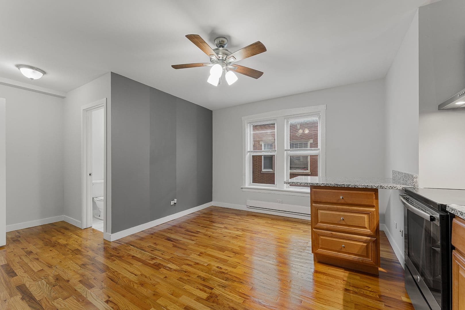 Chicago Apartment: 7450-7456 N Greenview Ave
