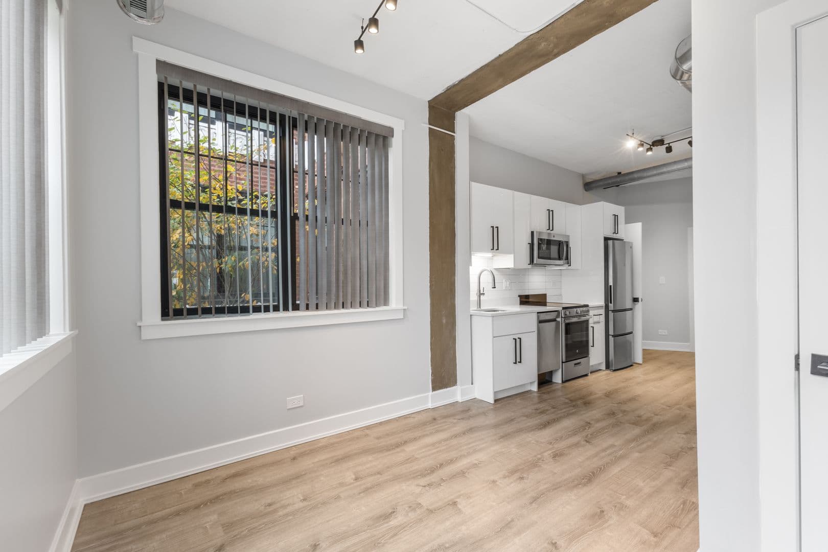 Chicago Apartment: 7645 N Sheridan Rd