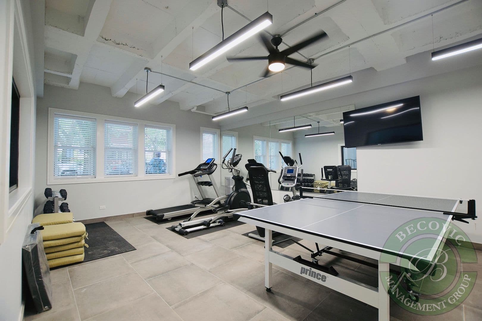 Chicago Apartment: 1521 W Sherwin Ave