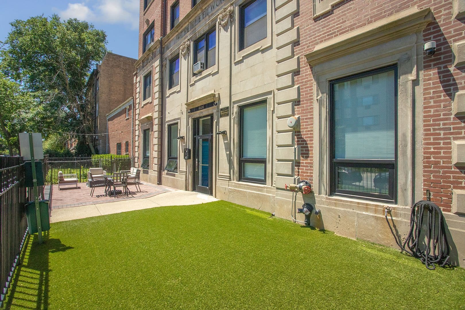 Chicago Apartment: 6026 N Winthrop