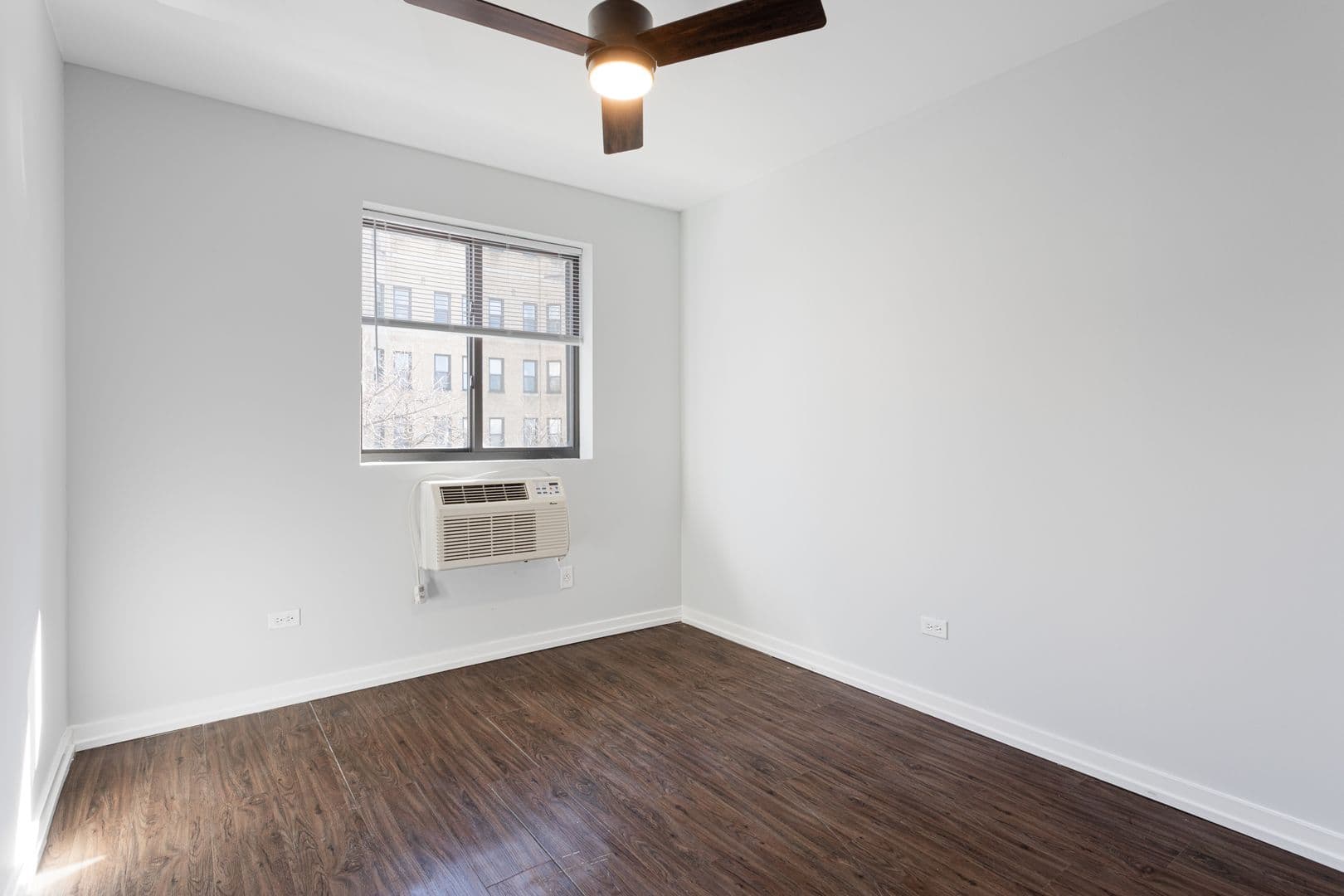 Chicago Apartment: 6134 N Kenmore