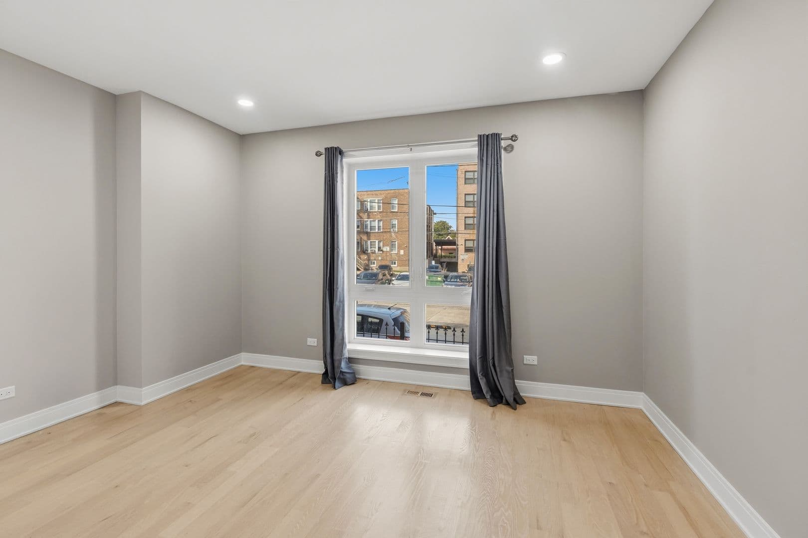 Chicago Apartment: 7428 N. Rogers Ave.