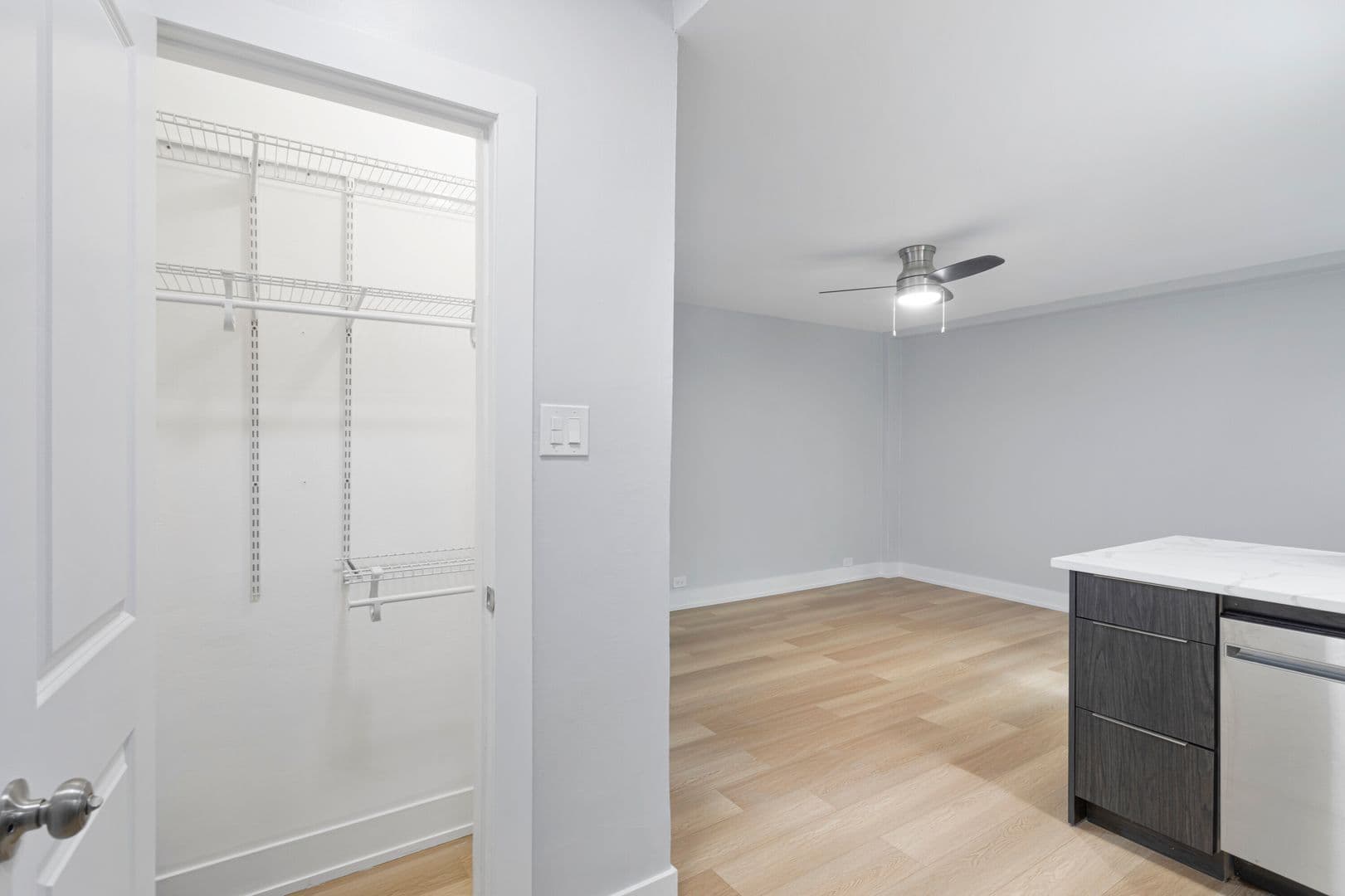Chicago Apartment: 6026 N Winthrop