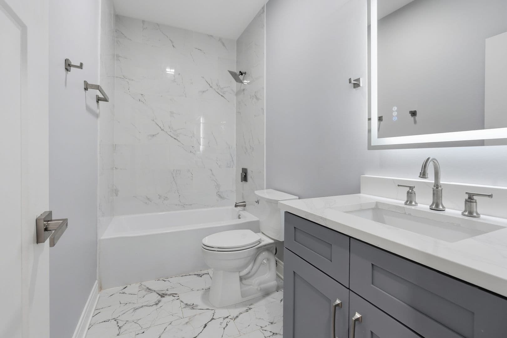 Chicago Apartment: 7428 N. Rogers Ave.