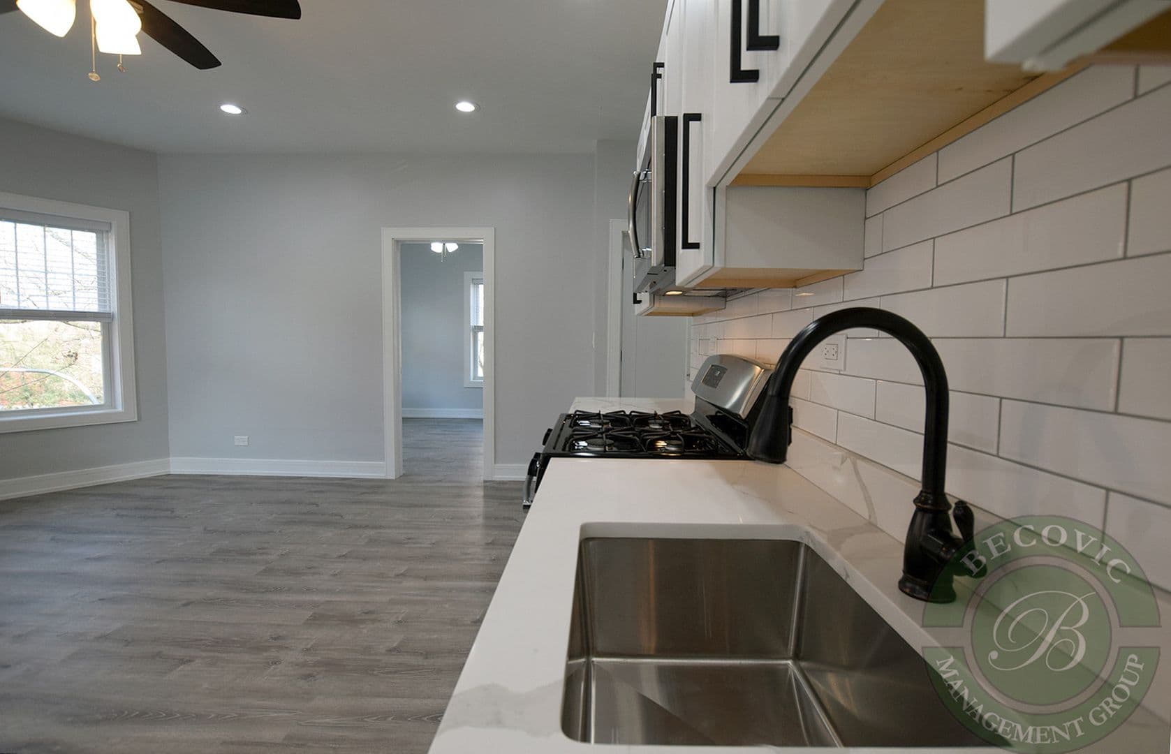 Chicago Apartment: 6035-6045 N Winthrop