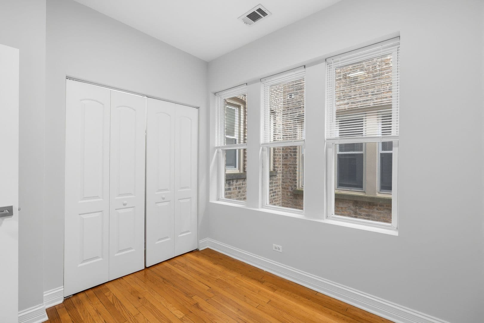 Chicago Apartment: 7320-30 N Damen Ave