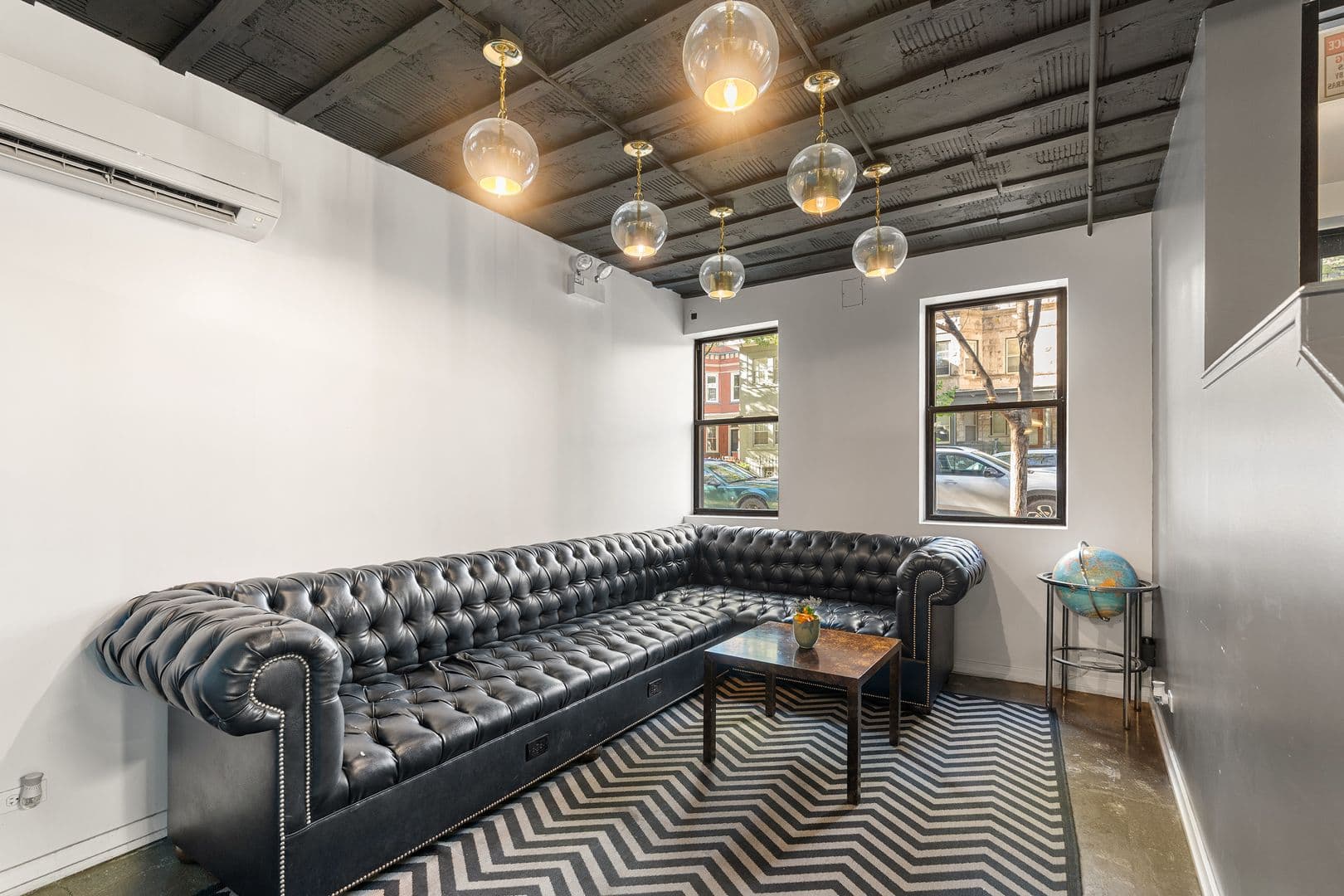 Chicago Apartment: 4875 N Magnolia Ave