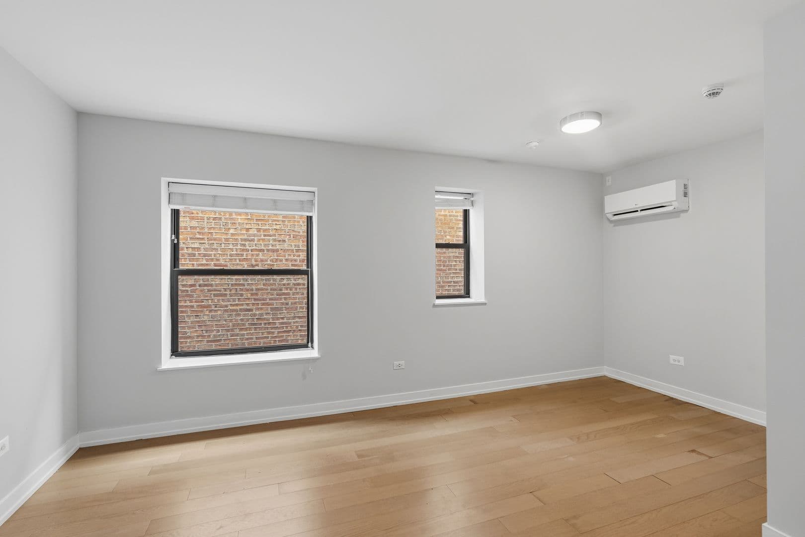 Chicago Apartment: 6019 N Winthrop Avenue