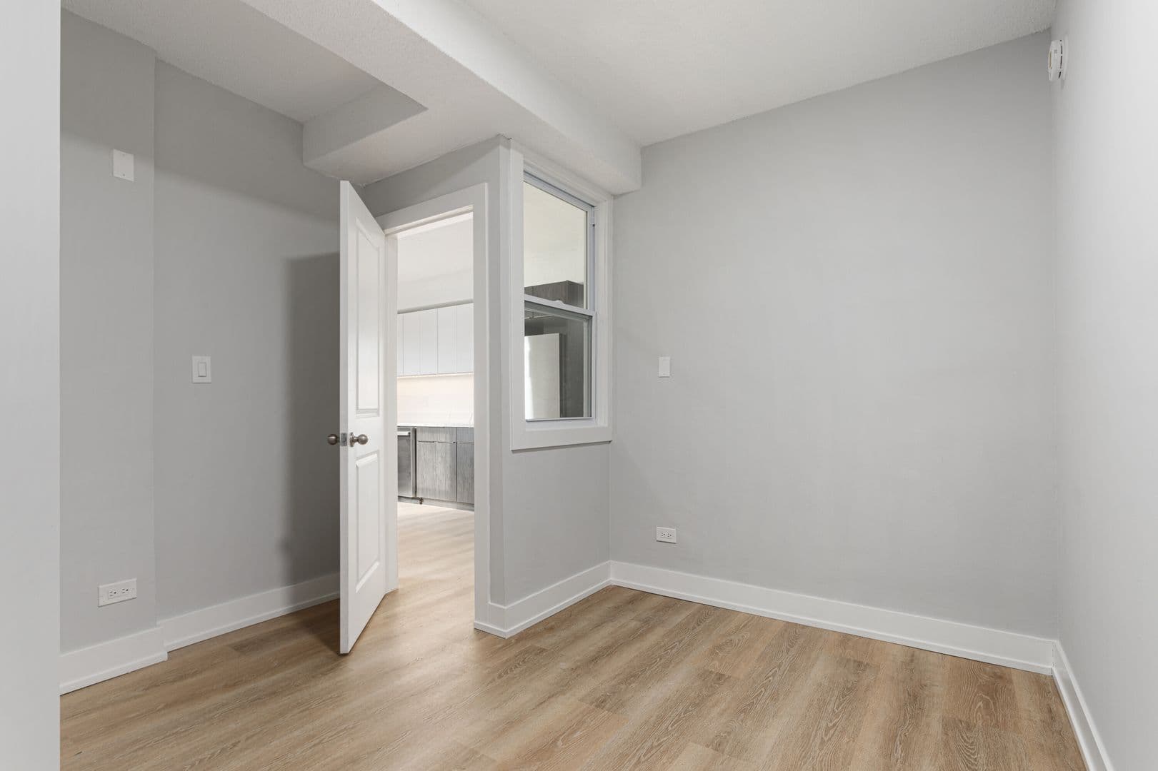 Chicago Apartment: 6026 N Winthrop