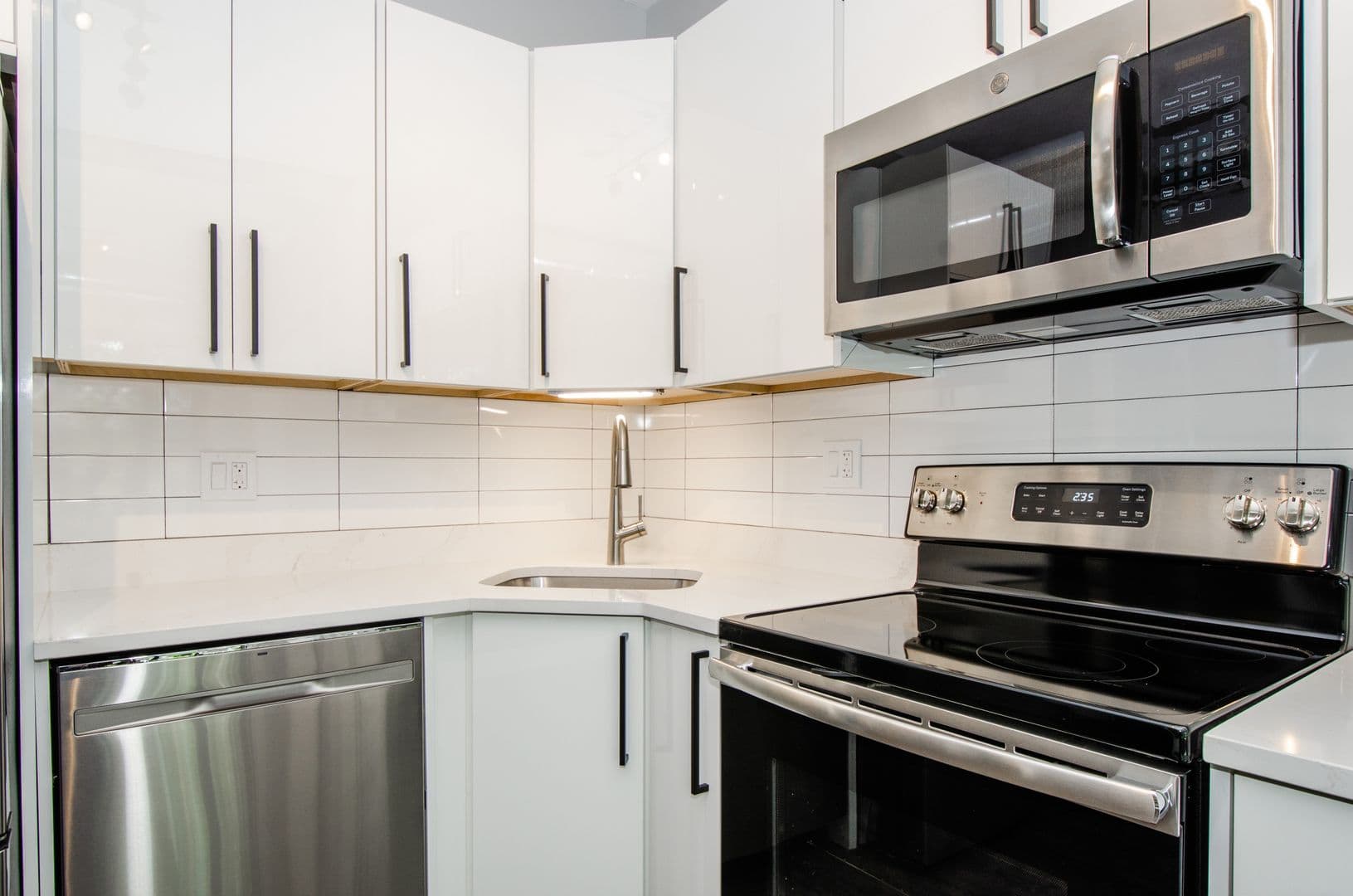 Chicago Apartment: 7645 N Sheridan Rd