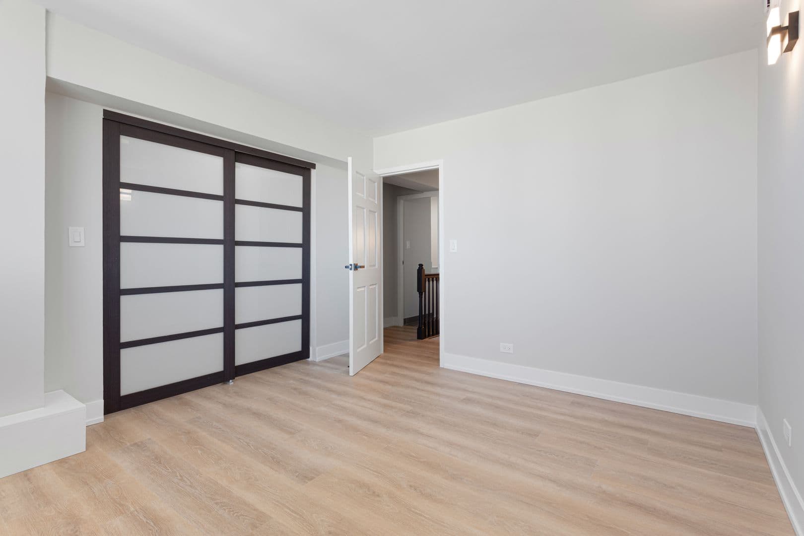 Chicago Apartment: 6166 N Sheridan Rd