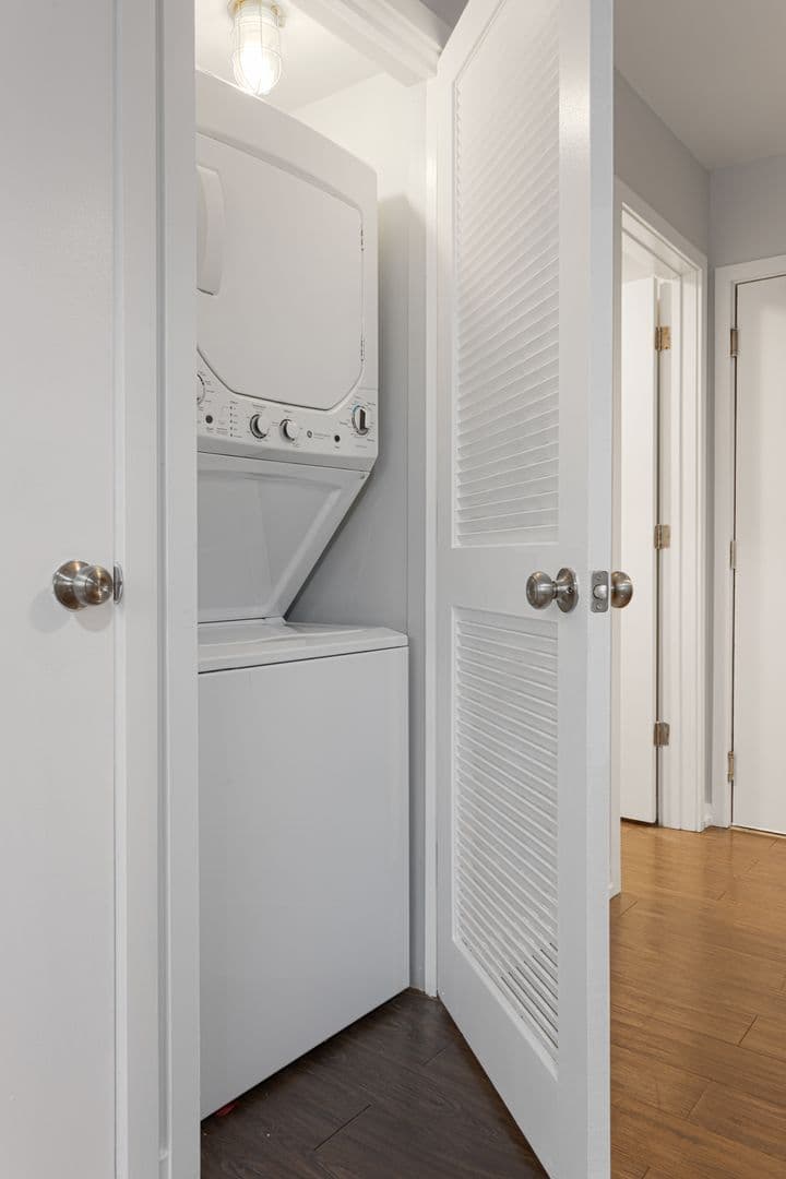 Chicago Apartment: 5411 N Winthrop Avenue