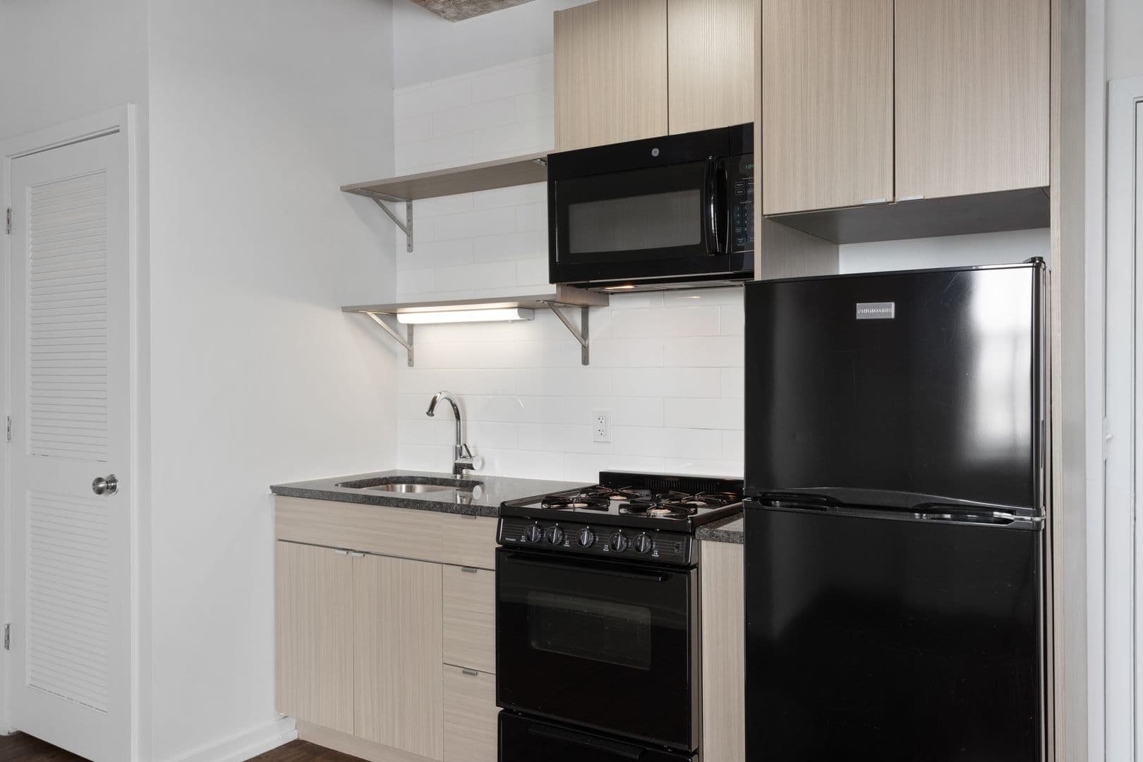 Chicago Apartment: 1325 W Wilson Avenue