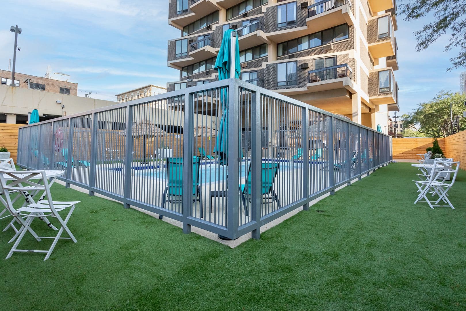 Chicago Apartment: 6166 N Sheridan Rd