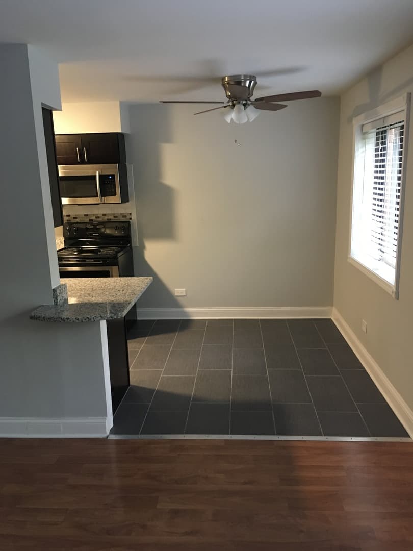 Chicago Apartment: 6826 N Ridge Blvd