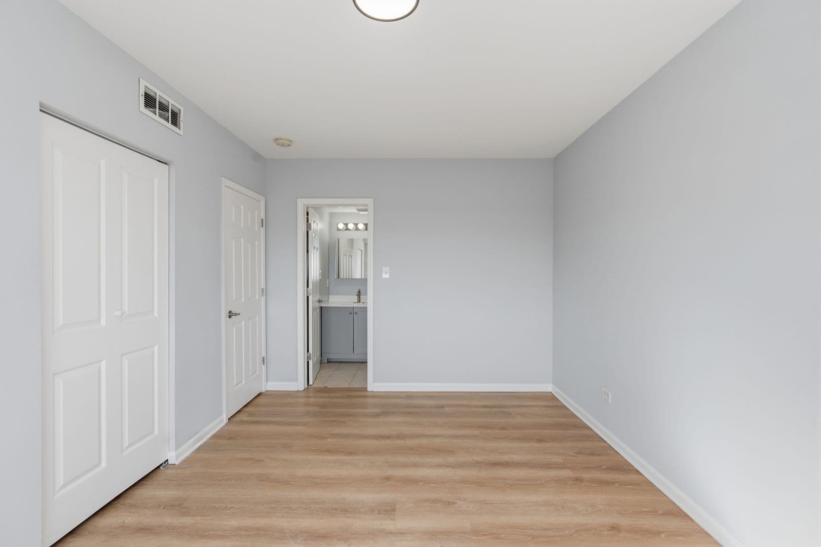 Chicago Apartment: 2451 W Howard Street
