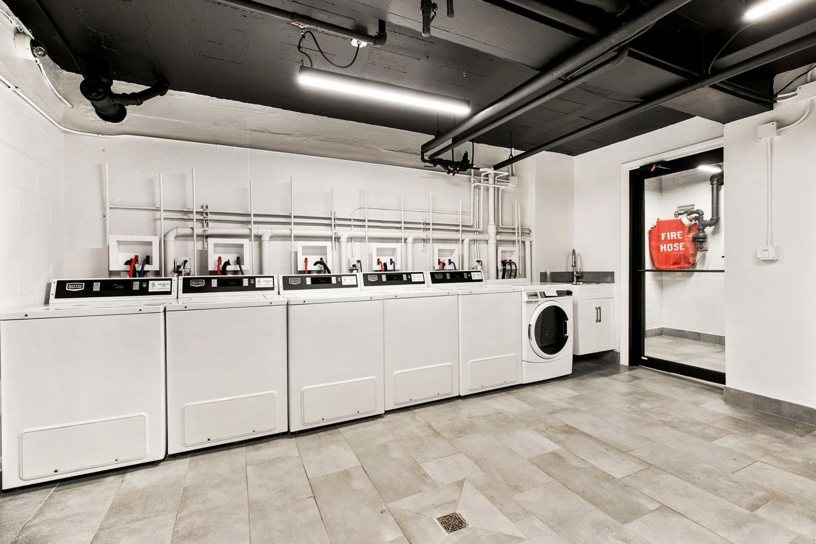 Chicago Apartment: 5858 N Sheridan Rd