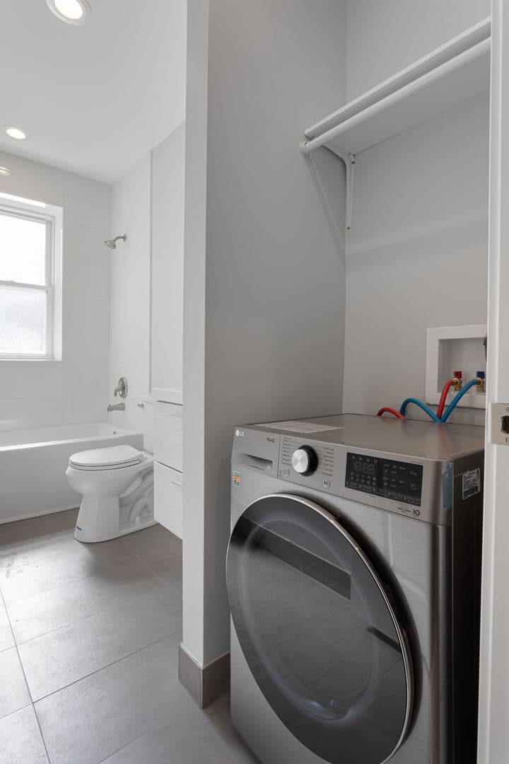 Chicago Apartment: 7381-89 N. Damen Ave