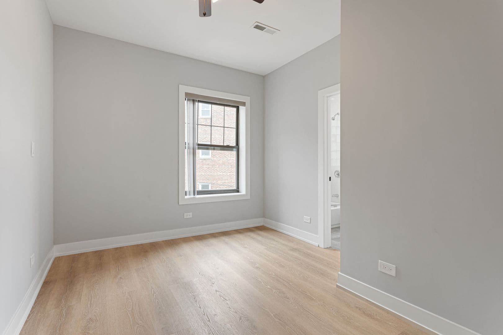 Chicago Apartment: 7642-48 N Eastlake Terrace
