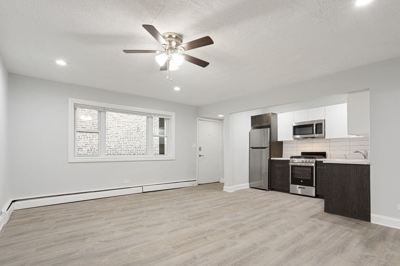 Chicago Apartment: 7606 N Eastlake Ter