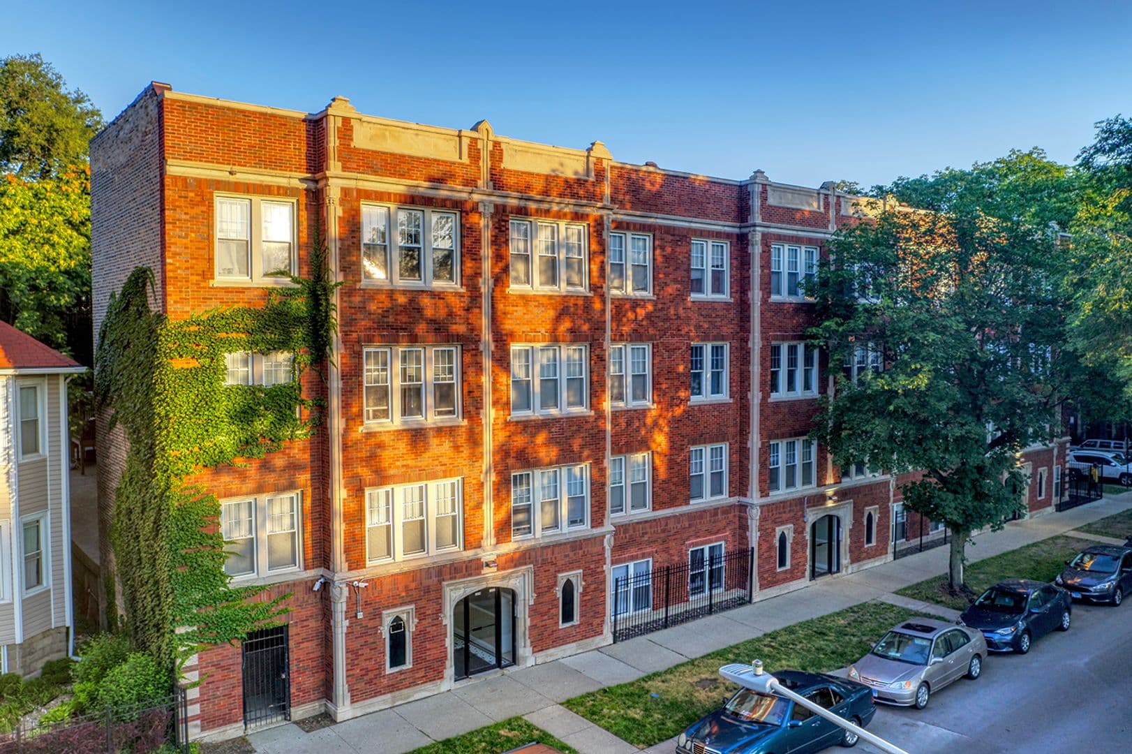 Chicago Apartment: 7320-30 N Damen Ave