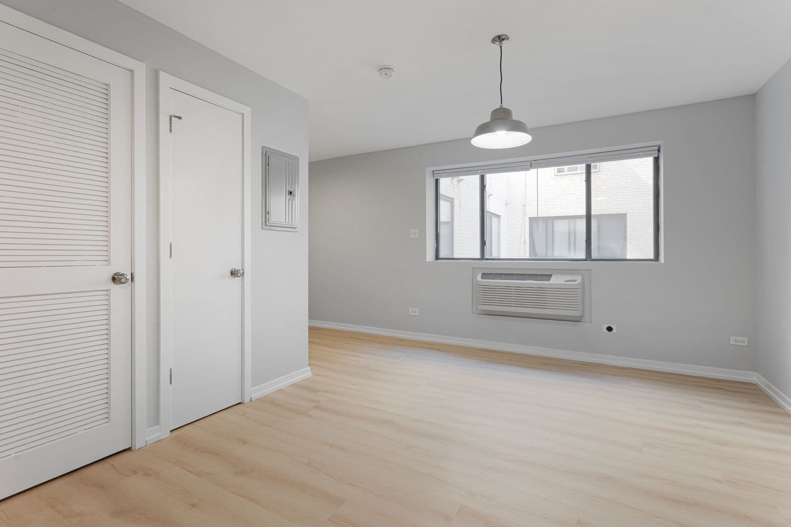 Chicago Apartment: 5411 N Winthrop Avenue