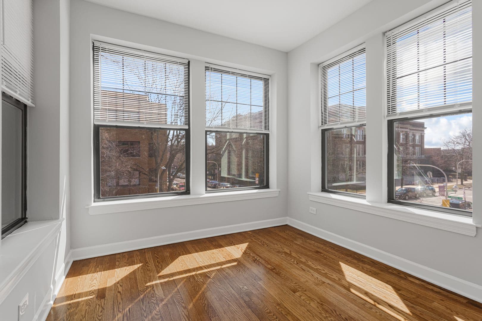 Chicago Apartment: 7700-7706 N Marshfield Ave; 1638-1642 W Jonquil Ter