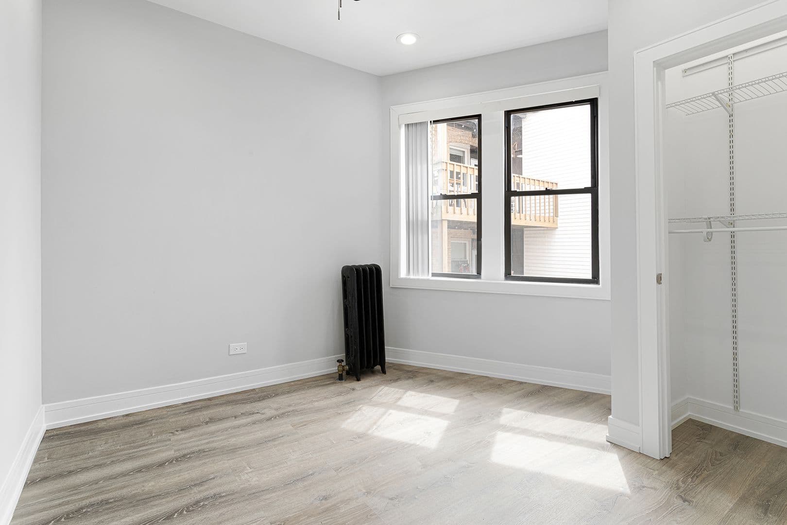Chicago Apartment: 7618 - 26 N.Eastlake Terrace