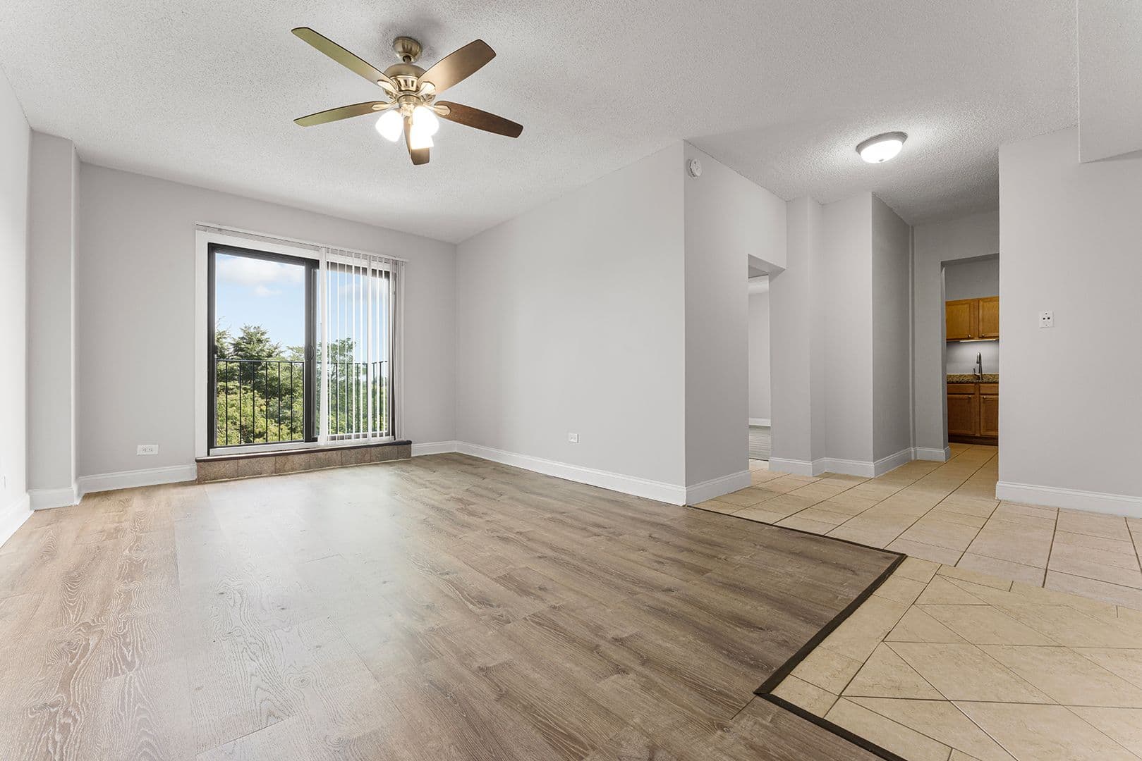 Chicago Apartment: 4520 N Clarendon Ave