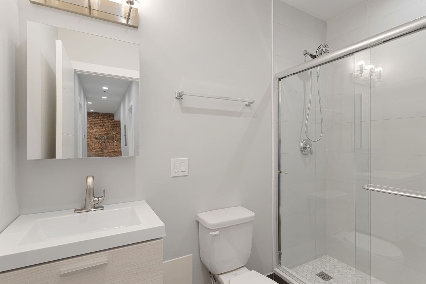 Chicago Apartment: 1548-1558.5 W Juneway