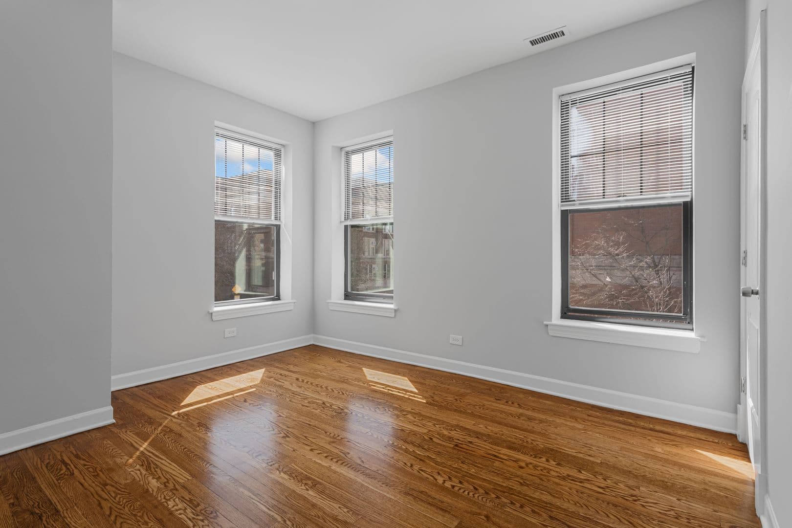 Chicago Apartment: 7700-7706 N Marshfield Ave; 1638-1642 W Jonquil Ter