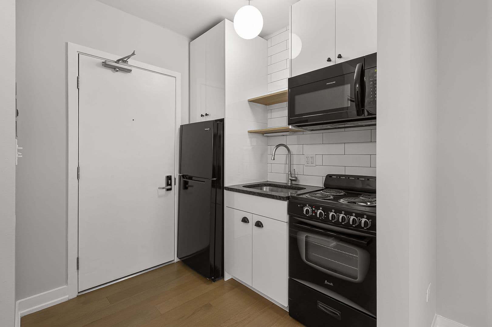 Chicago Apartment: 6019 N Winthrop Avenue