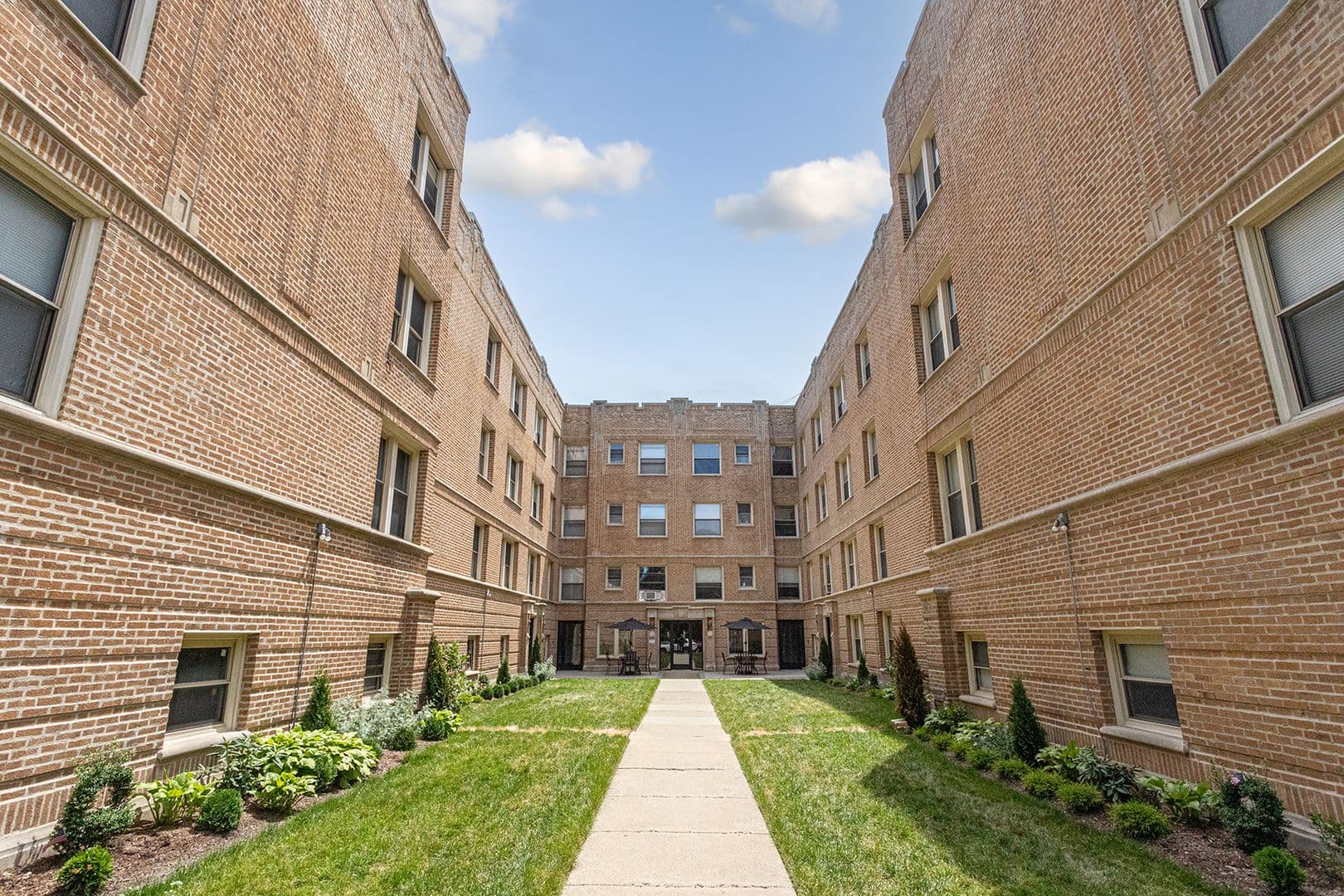 Chicago Apartment: 1627-35 W Chase Ave.