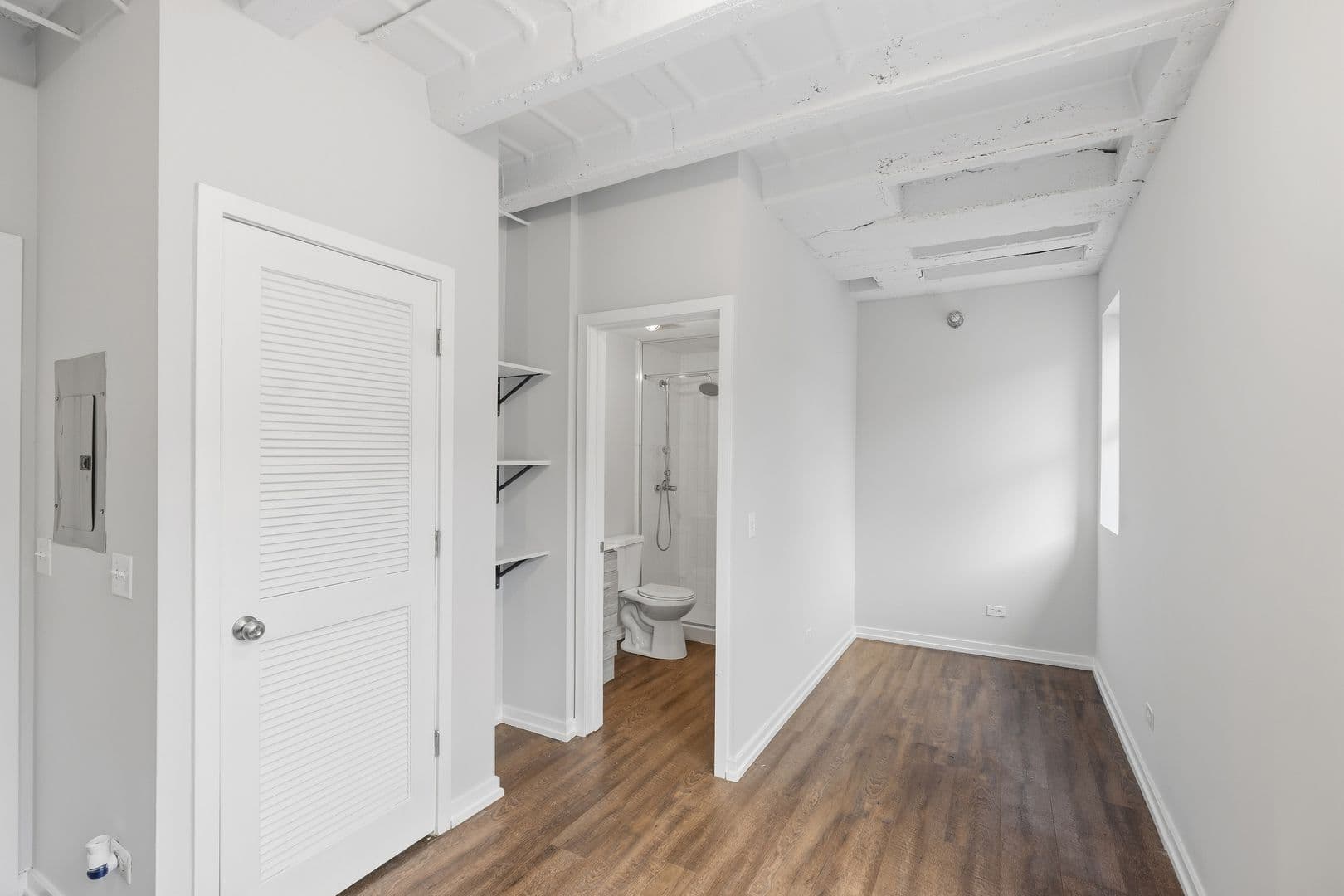 Chicago Apartment: 5718 N Winthrop Avenue