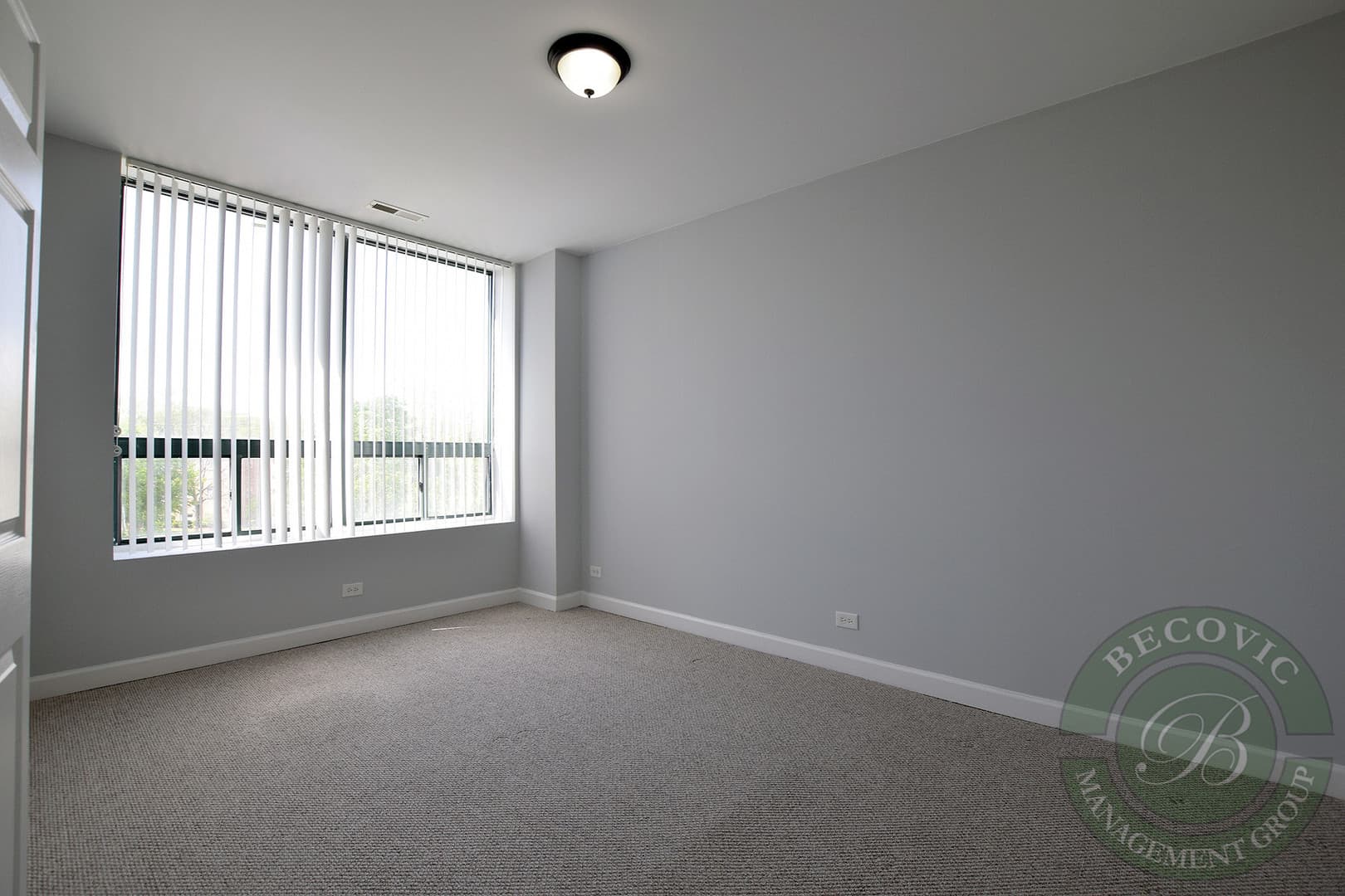 Chicago Apartment: 2451 W Howard Street
