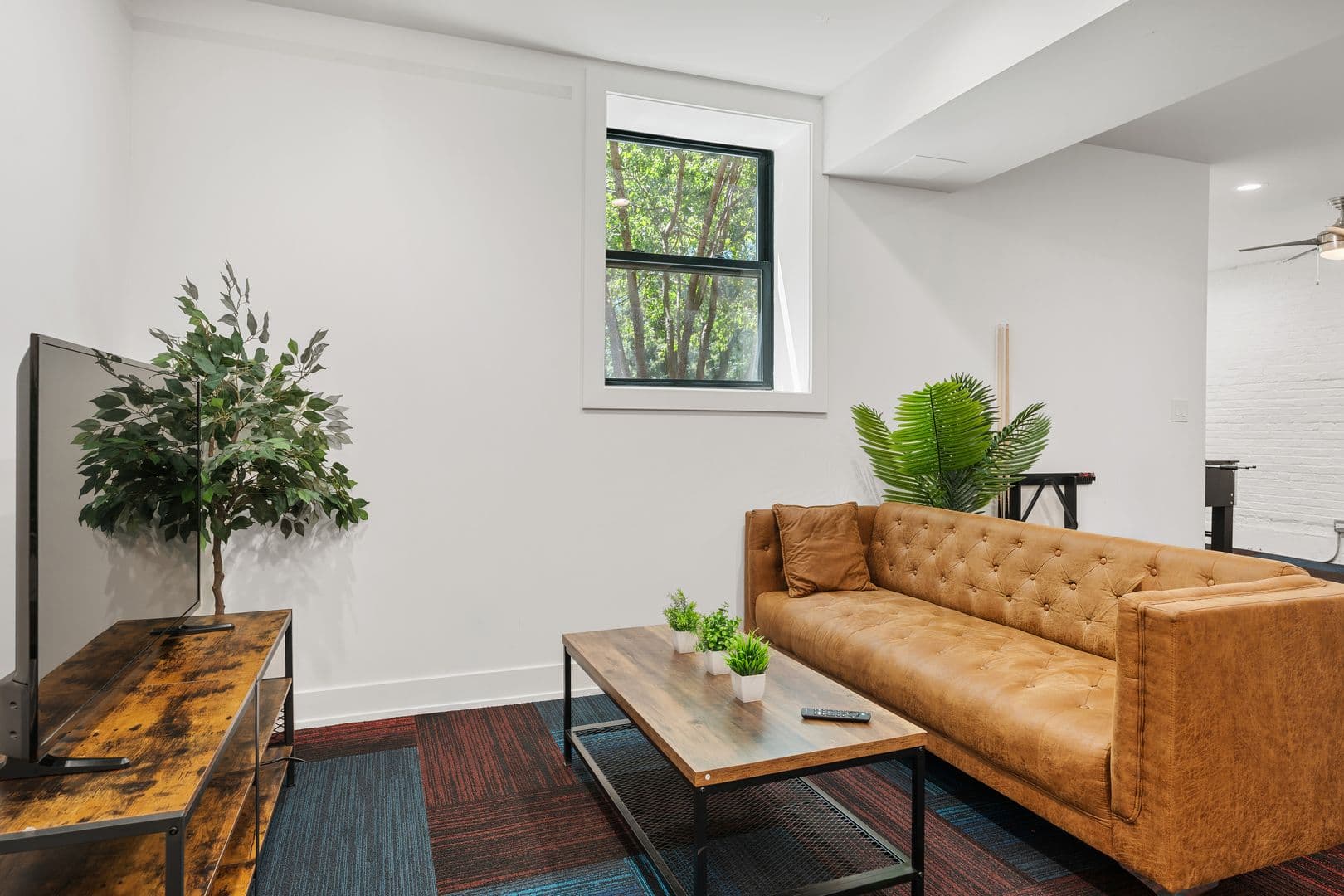 Chicago Apartment: 1548-1558.5 W Juneway