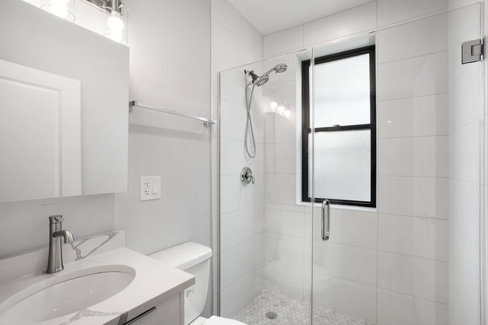 Chicago Apartment: 1548-1558.5 W Juneway