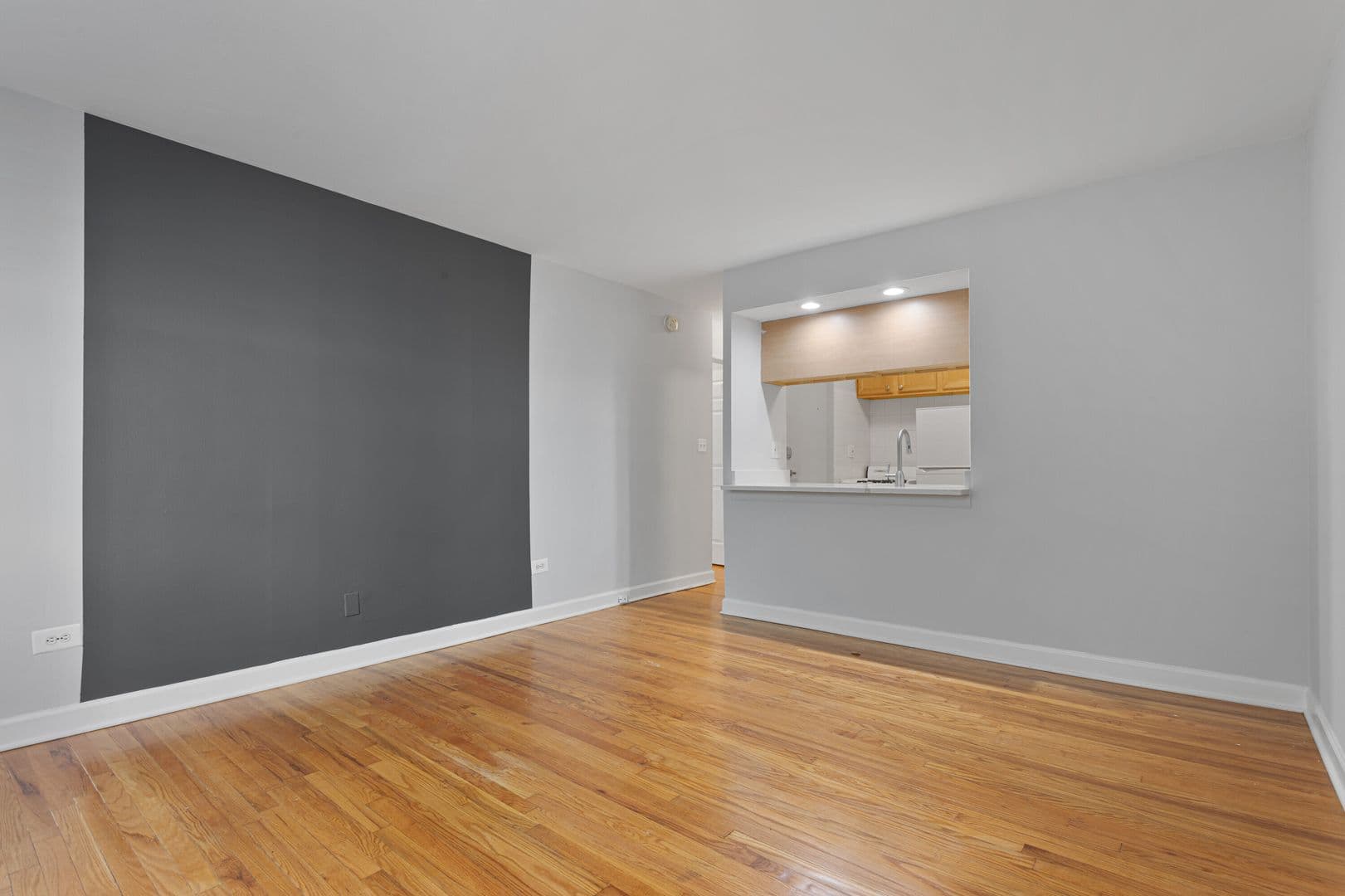 Chicago Apartment: 6758 N. Sheridan Rd.