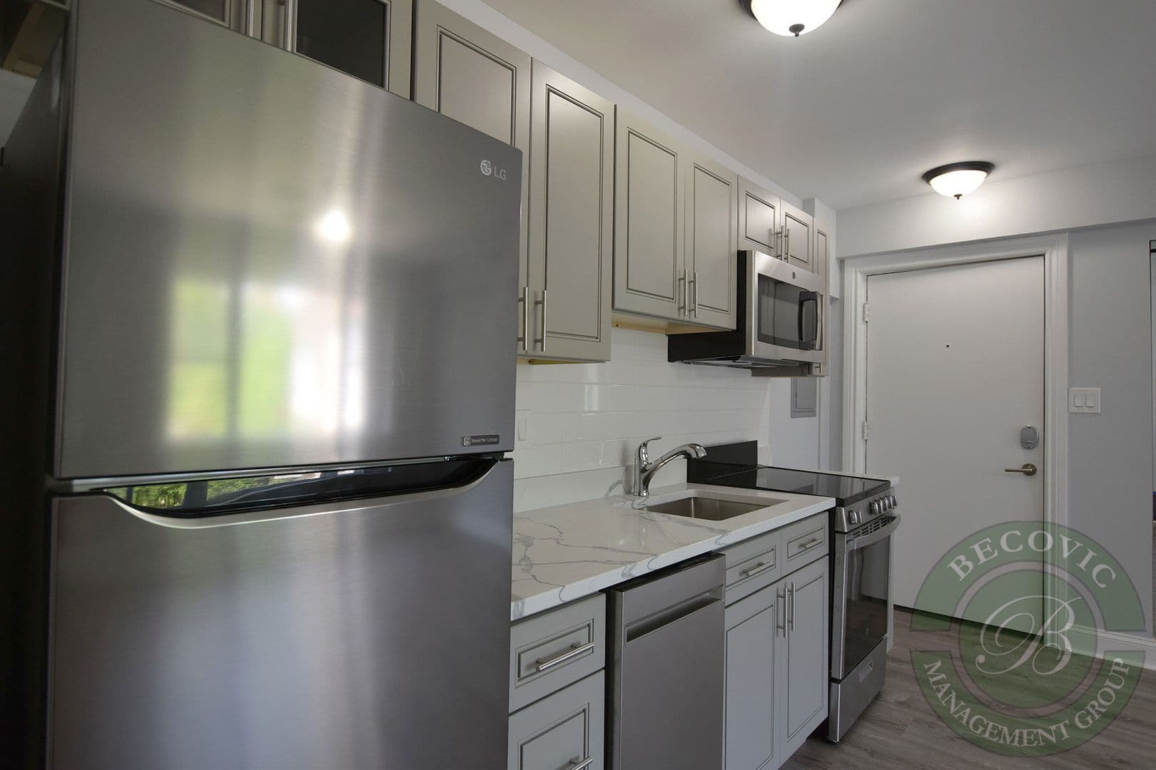 Chicago Apartment: 7710 N Sheridan Rd
