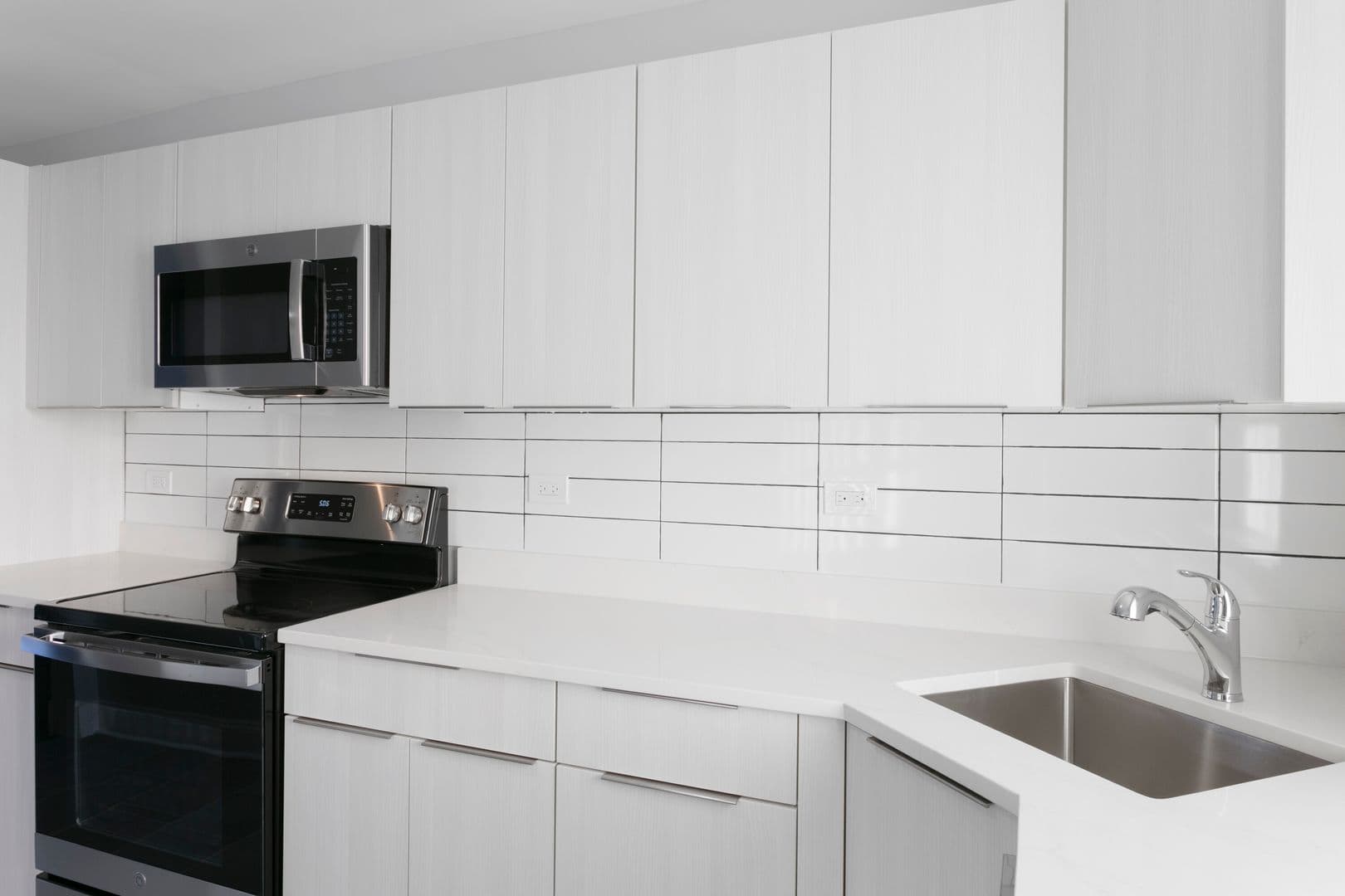 Chicago Apartment: 7630 - 38 N Eastlake Ter