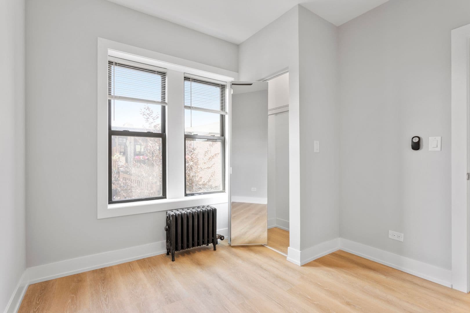 Chicago Apartment: 7510 - 7514 N Eastlake Ter