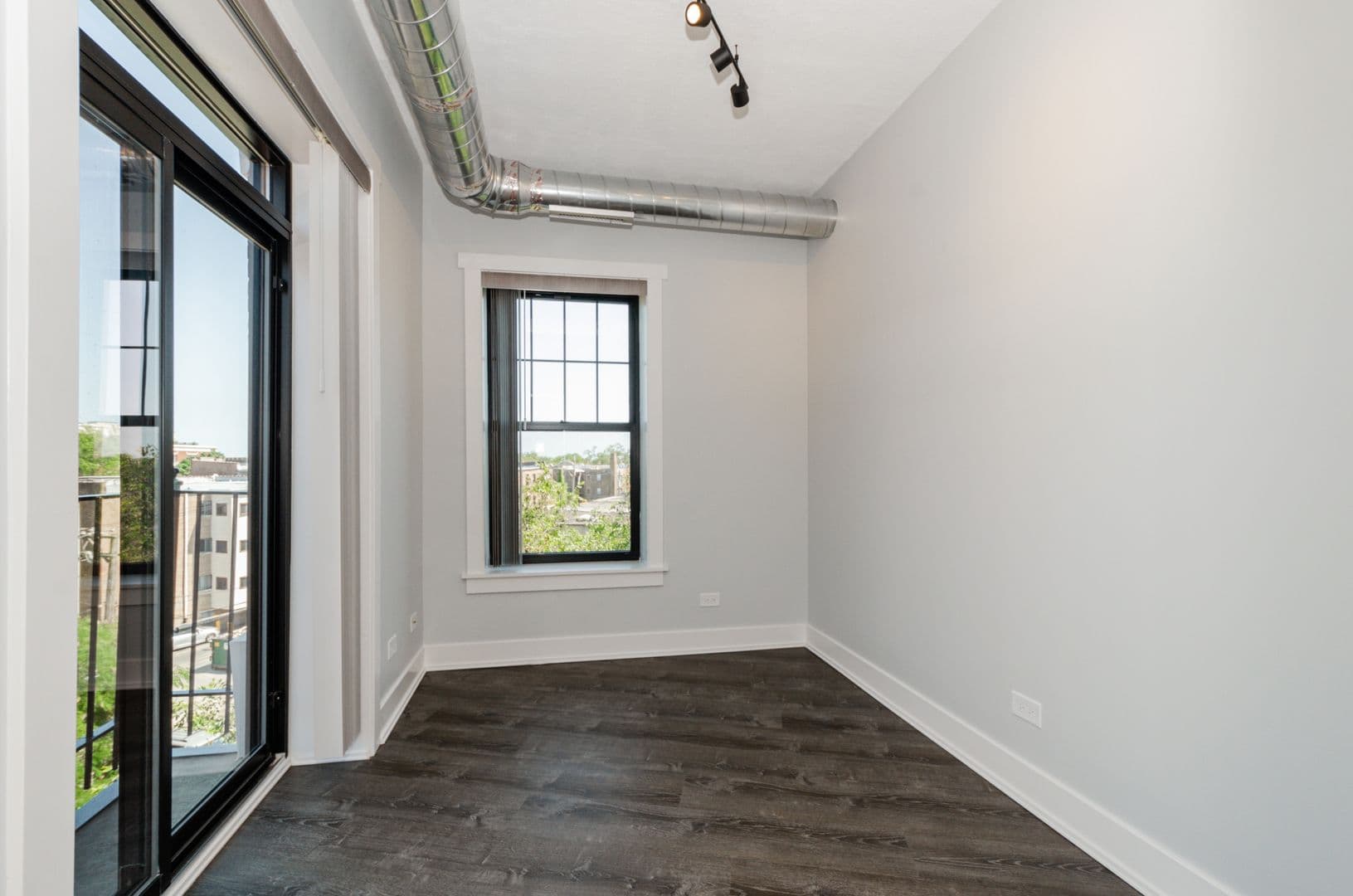 Chicago Apartment: 7645 N Sheridan Rd