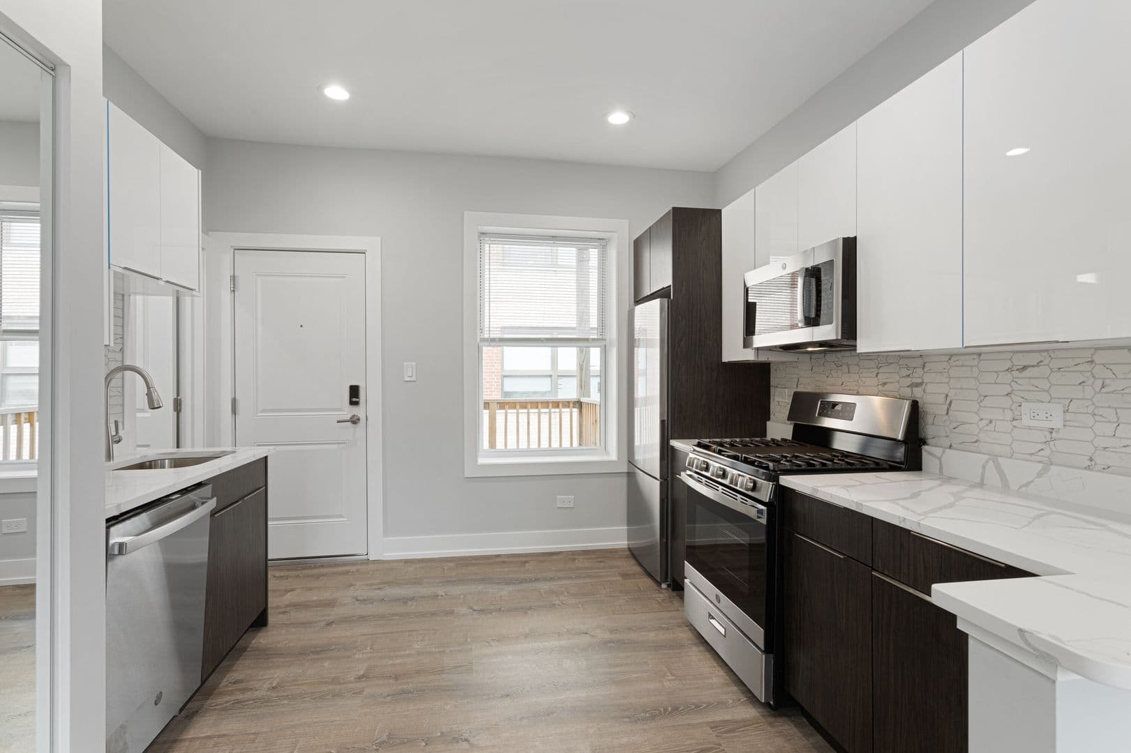 Chicago Apartment: 7417-27 N Clark