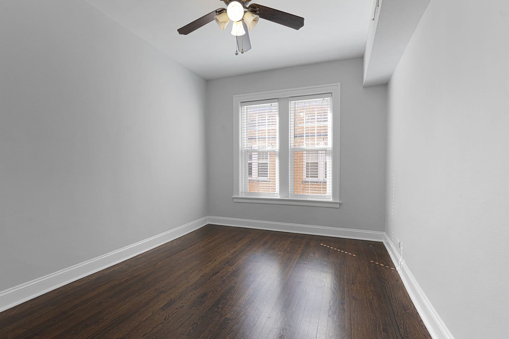 Chicago Apartment: 6100-6118 N Winthrop Ave